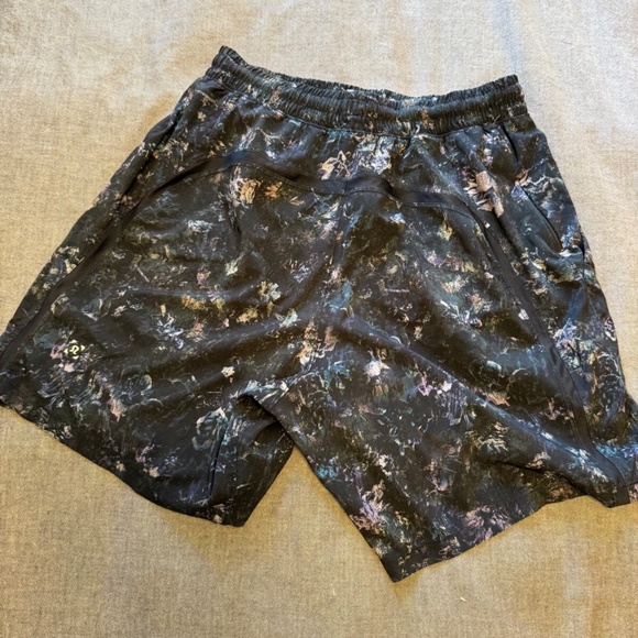 lululemon pace breaker shorts 7" unlined small - Picture 2 of 3